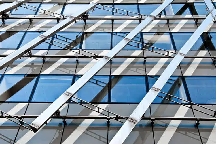 Analysis of Torsion and Inclination in Glass Curtain Wall Beams