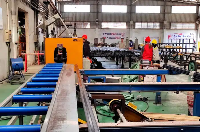 Inserting Sealing Gaskets into Aluminum Profiles