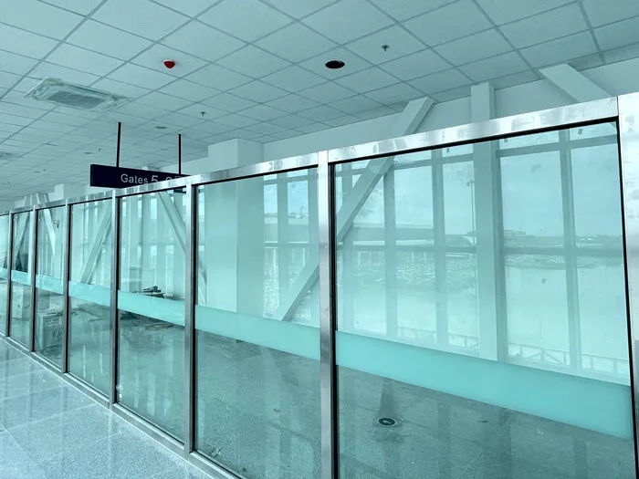 Self-cleaning curtain wall glass