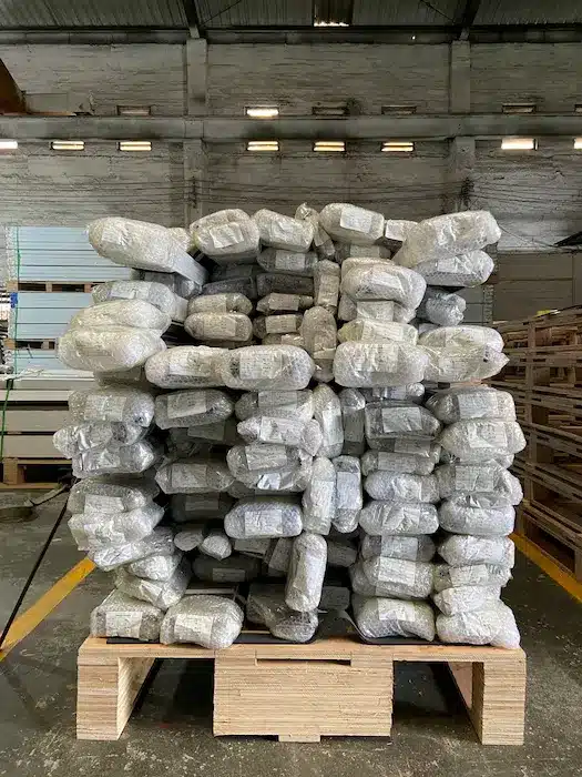 Curtain wall structural profiles and other accessories packaging-2