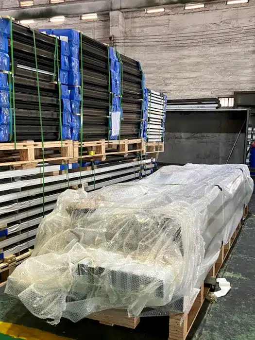 Curtain wall structural profiles and other accessories packaging