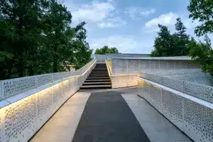 منطق الواجهة الزجاجية