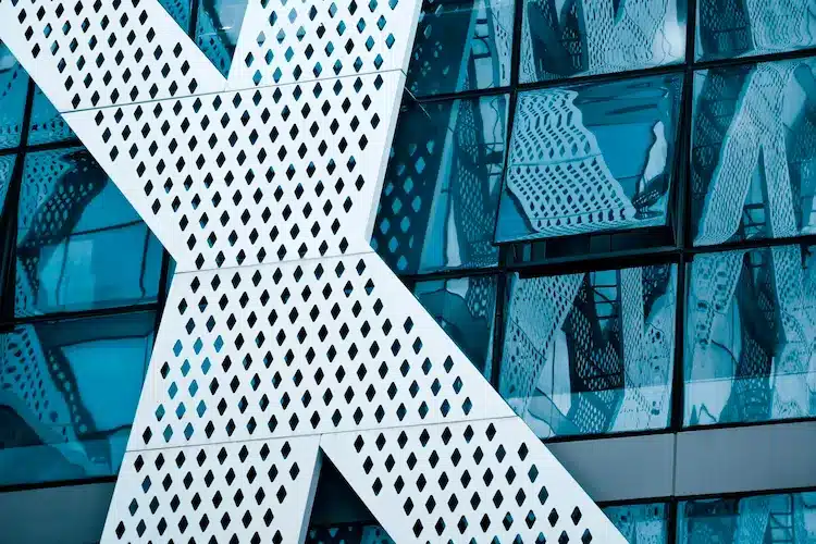 difference between facade and curtain wall